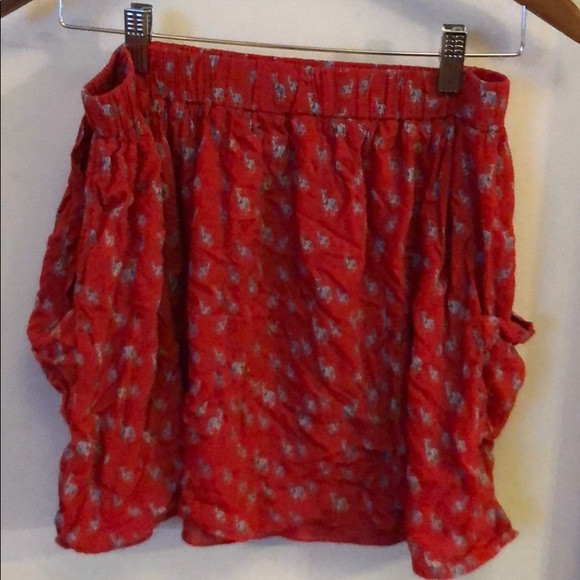 Llama pattern red skirt - Picture 4 of 8
